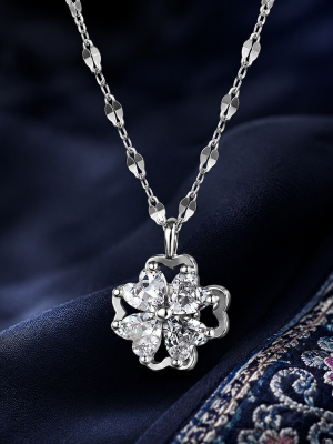 LUNE-Pure Silver Rotating Four Leaf Clover Heart Shaped Zircon Collarbone