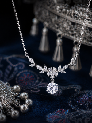 LUNE-Laurel Branch Pendant Necklace