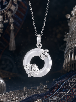 LUNE-Ginkgo Leaf Pendant Necklace